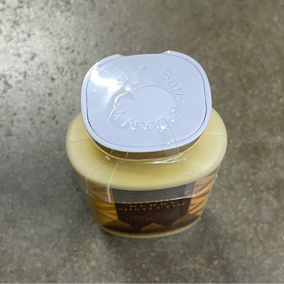 Bath & Body Works Golden Berry Mistletoe Body Lotion - Picture 5 of 5